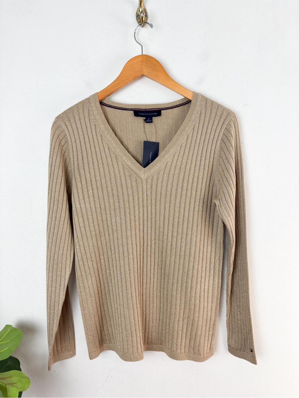 NWT Tommy Hilfiger Tan Ribbed Knit V-Neck Sweater Sz M